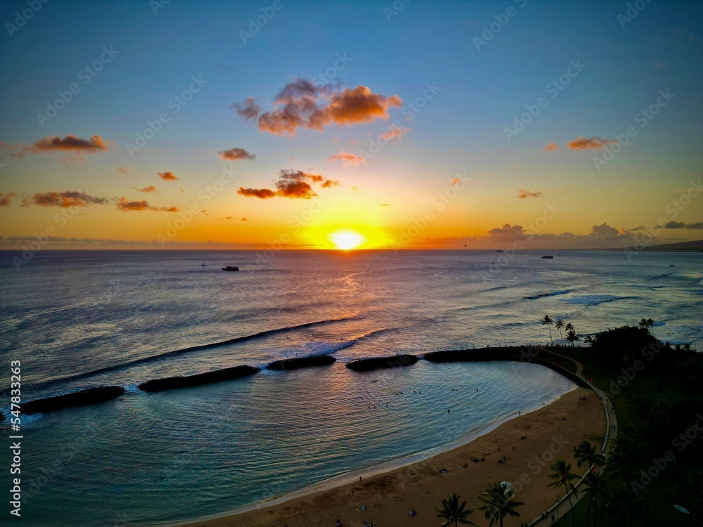 Horizon Sunset off of Ala Moana Beach Park, Honolulu, HI