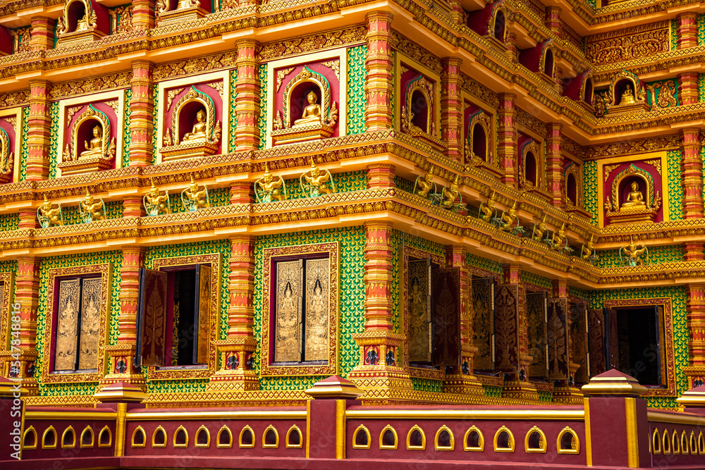 Fototapeta premium Wat MahaThat Wachira mongkol in Krabi, Thailand