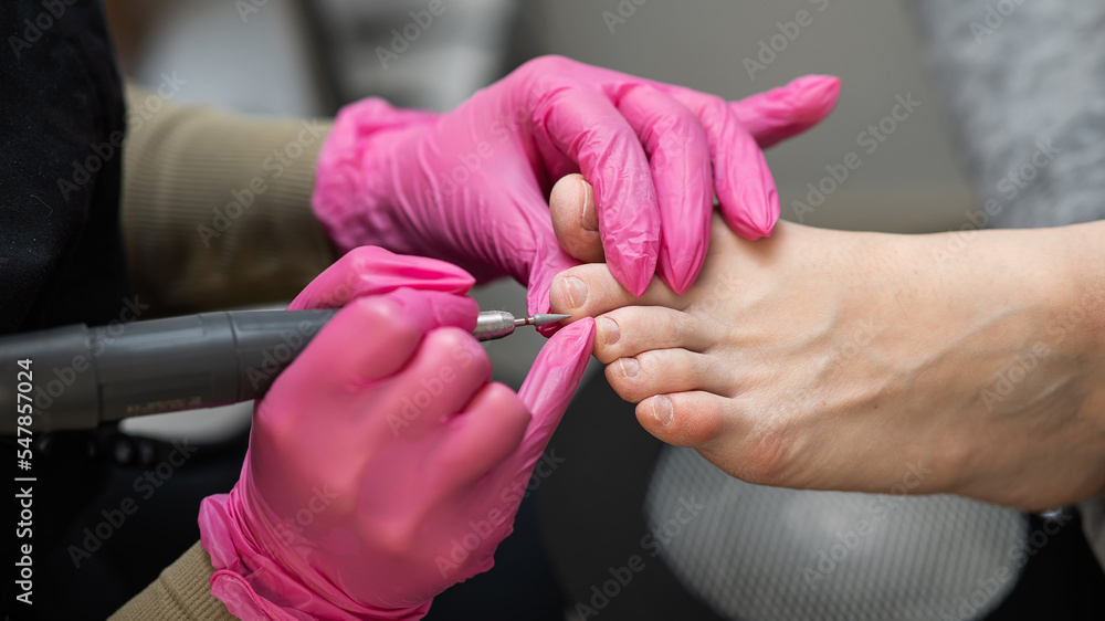 The master makes hardware pedicures to the client. Cuticle treatment. The master makes hardware pedicures to the client. Cuticle treatment.