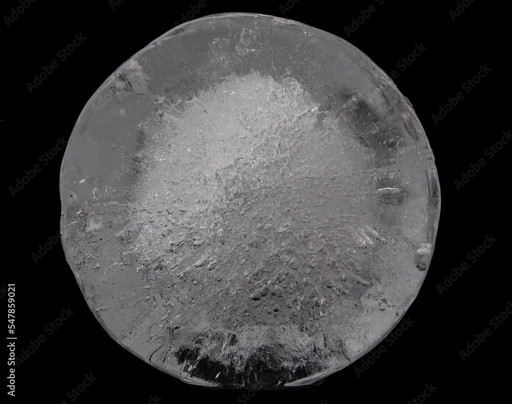 Naklejka premium transparent ice in the shape of a circle on a black background