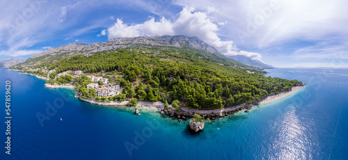 Fototapeta Naklejka Na Ścianę i Meble -  Famous Punta Rata beach with azure sea in Brela, Dalmatia, Croatia