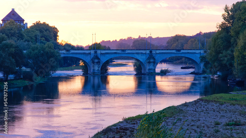 Canvas-taulu Le Pont Wilson à la tombée de la nuit, construit entre 1765 et 1778, est le plus vieux pont de Tours