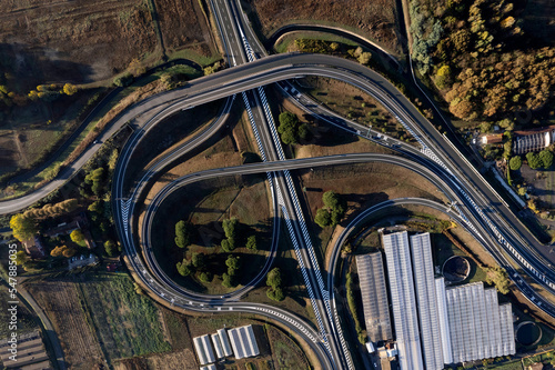 Foto Aerial view of a motorway junction photographed during the day