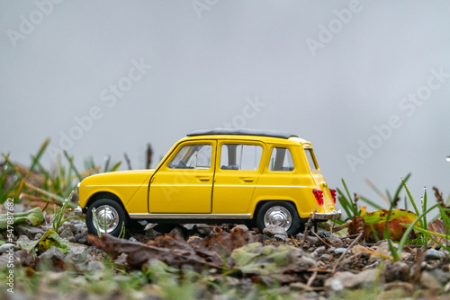 Fototapeta Naklejka Na Ścianę i Meble -  Yellow Renault R4