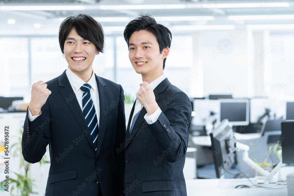 オフィスで働くビジネスマン