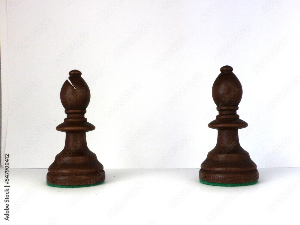 Chess - Strategy and tactics game - Set of pieces and checkerboard (King - Queen - Bishop - Knight - Rook - Pawn)
Chess - Strategy and tactics game - Set of pieces and checkerboard (King - Queen - Bishop - Knight - Rook - Pawn)