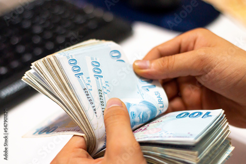 Turkish Lira, Turk Parasi, Turkish Money (Turkish Turk Parasini Sayan Adam Eli) photo