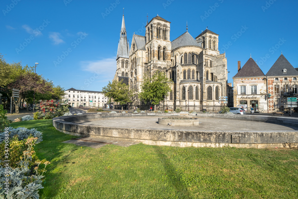 Obraz premium Notre-Dame-en-Vaux in Châlons-en-Champagne, France.