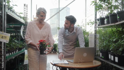 female guest asking questions to a florist salesman.