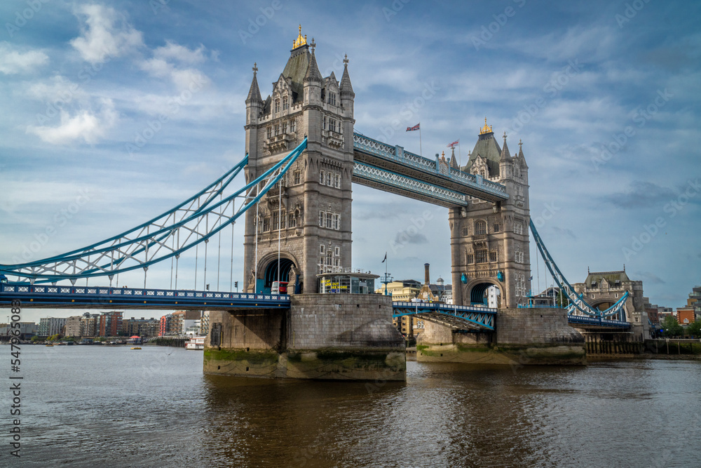 Obraz premium London bridge with cloudy sky