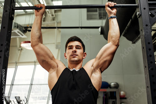 work with own weight, the athlete does exercises on the uneven bars.