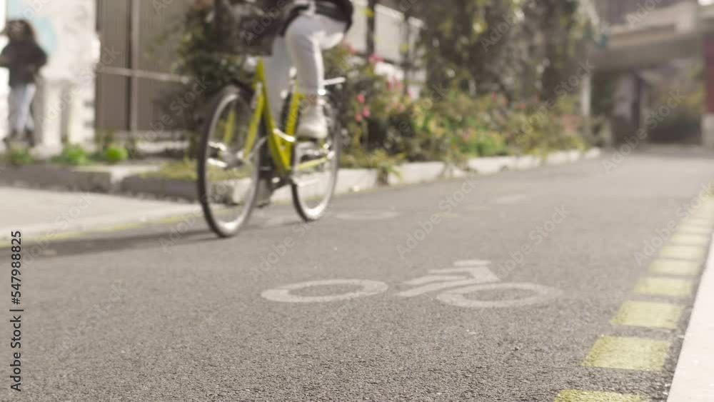 vélo, piste cyclable, bicyclette, Grenoble, roule, route, voie, rue, voyage, trafic, transport, flèche, signes, paysage, ciel, voiture, urbain, personne, texture, vitesse, vtt, ville, paris, France,