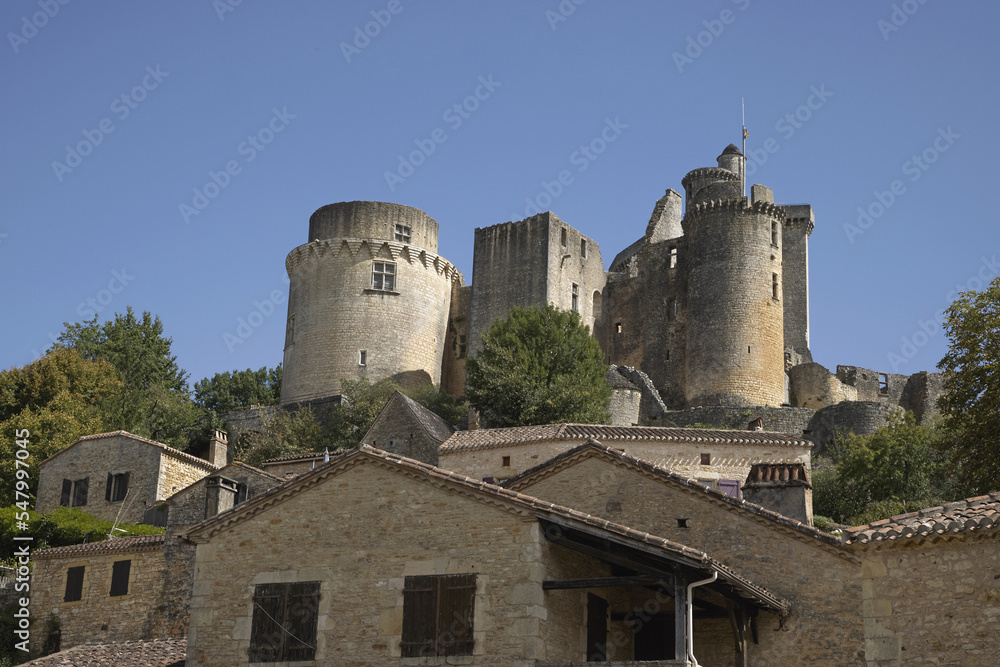 Château fort de Bonaguil dans le Lot et Garonne en France Château fort de Bonaguil dans le Lot et Garonne en France