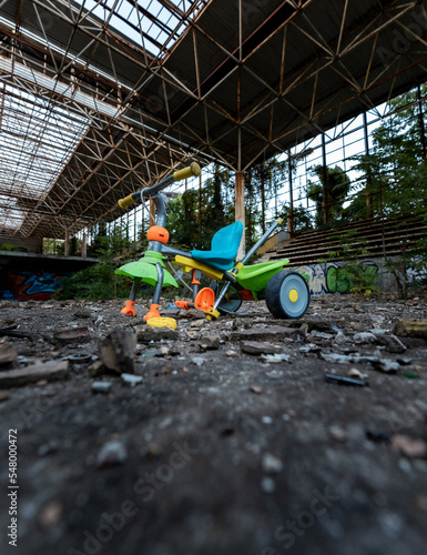 Lostplace Station Ruine zerfallen die Natur erobert alles zurück photo