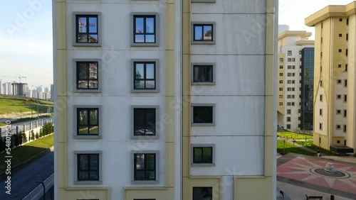 Vue aérienne d'un bâtiment en drone