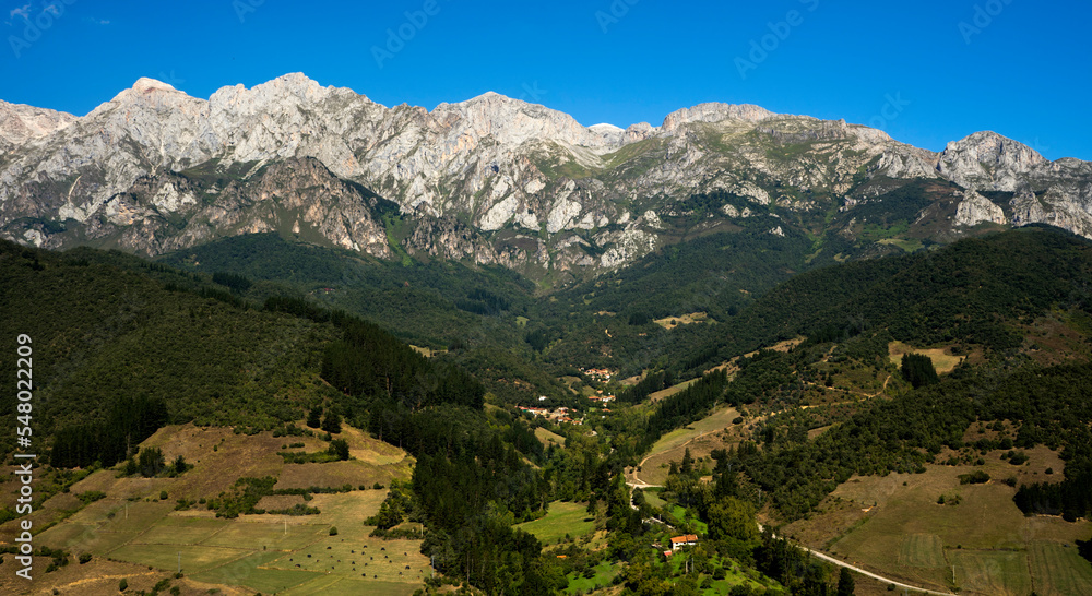 Fototapeta premium Landscape in Picos de Europa, Cantabria, Spain