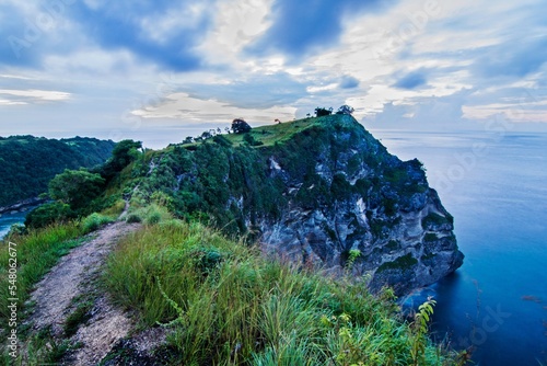 L'autre vue de la plage d'Atuh est capturée dans le village de Pasih Lumbung Bukal, Bali Indonésie