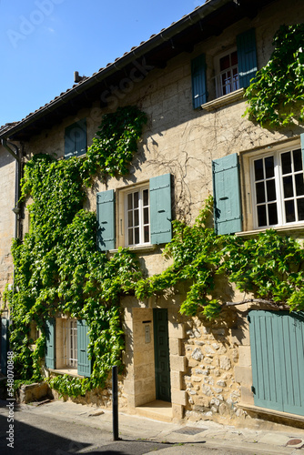Maisons provençales dans le centre de Villeneuve-lès-Avignon (30), Provence, France