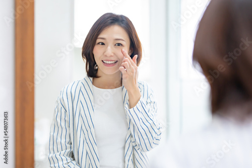Foto コンタクトレンズ・女性