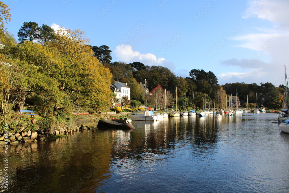 Obraz premium View to the port of the small town of Pont-Aven, Bretagne, France.