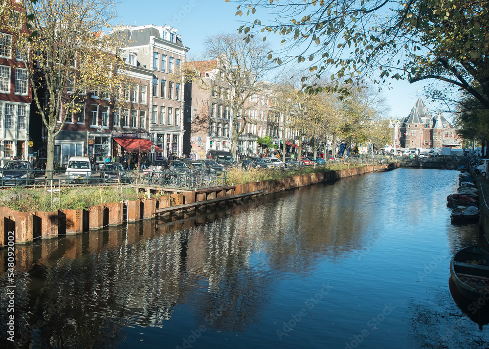 Fototapeta premium kanały wodne w Amsterdamie