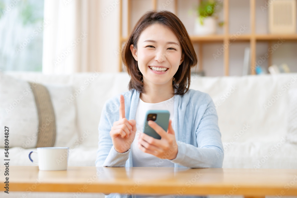 スマートフォン・女性 スマートフォン・女性