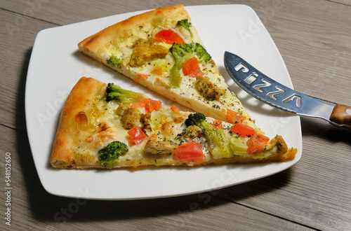 Pizza with chicken and broccoli