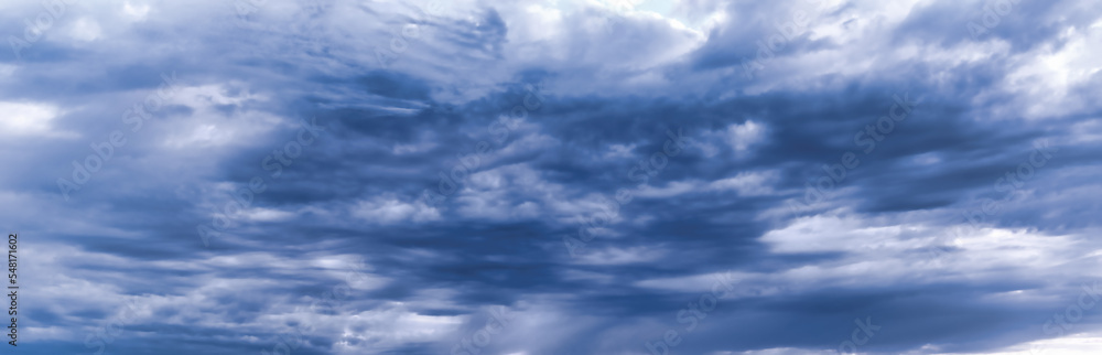 Obraz premium Blue sky background. Copy space.