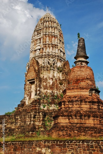 タイの世界遺産　青空に映えるアユタヤ遺跡群