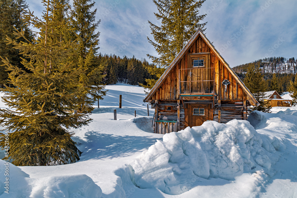 Holzhütte am Zellerrain im Schnee