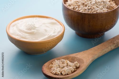 Exfoliant of natural yogurt with oats