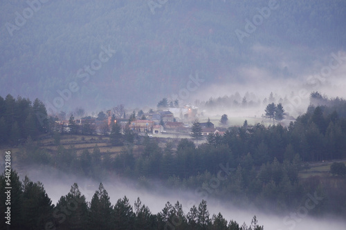 petit village dans le brouillard  © Benjamin