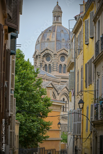 Marseille, Cathédrale La Major, vue d'une ruelle photo