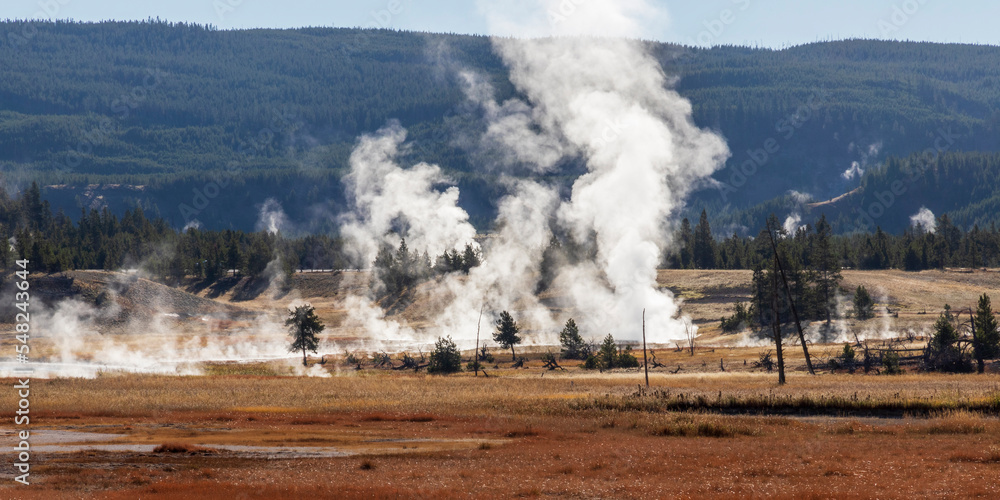 Fototapeta premium Grand Prismatic spring at Yellowstone National Park. USA.