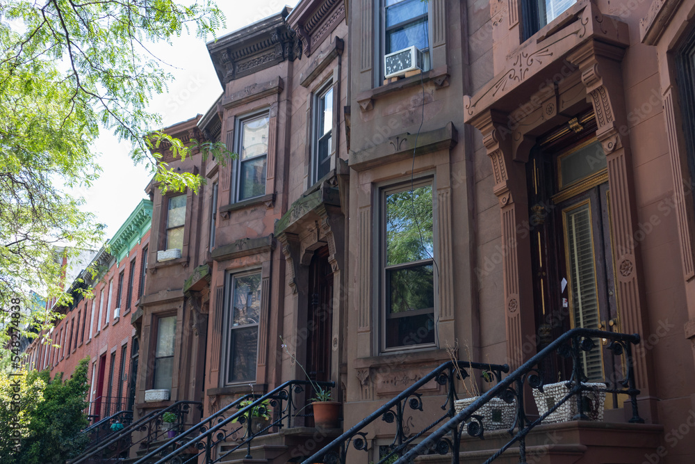 Φωτογραφία Row of Beautiful and Colorful Old Brownstone Homes in South Slope Brooklyn of Ne