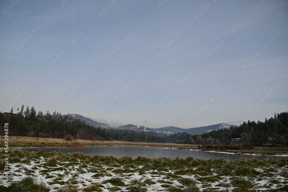 Naklejka premium landscape with lake and mountains