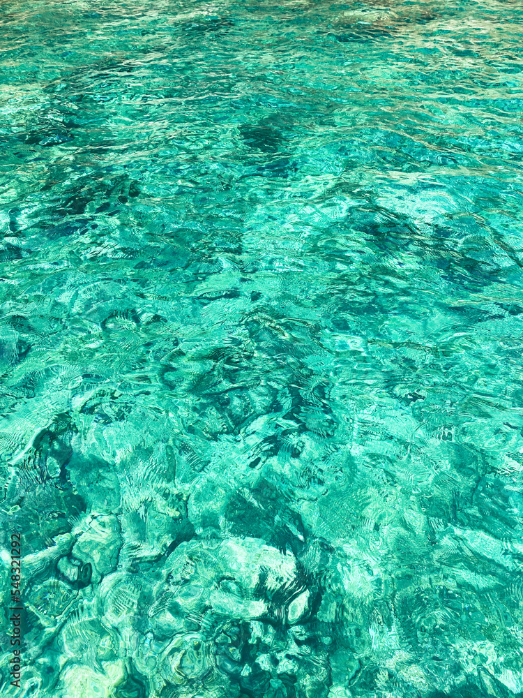 Palaiokastritsa, Comune a Corfù in Grecia. Acqua azzurra cristallina e verde smeraldo in un paradiso terrestre europeo.