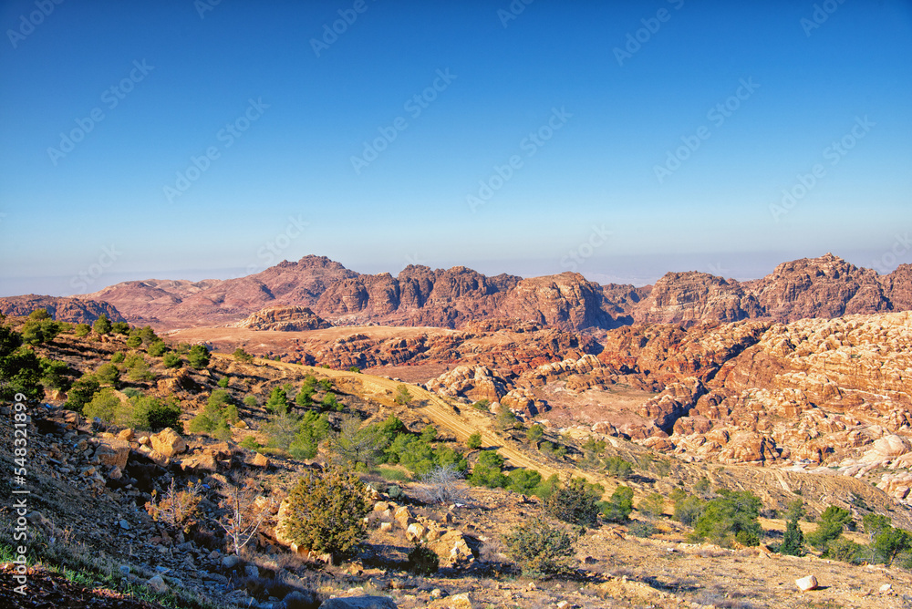 Fototapeta premium Jordans inland, on the road from Petra to the Wadi Rum