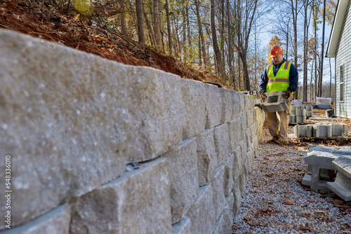 Foto An installation of concrete block wall was observed as contractor worked on proj