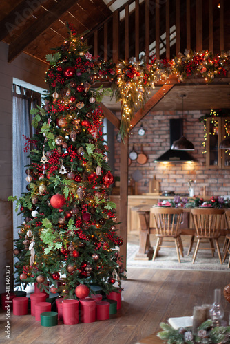Christmas tree in the chalet. Beautiful New Year's interior in the chalet. Festive mood. © Юлия Ефимова