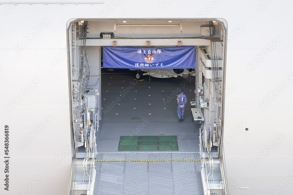 神奈川県横浜市 横浜みなとみらいに停泊している護衛艦いずも 神奈川県横浜市 横浜みなとみらいに停泊している護衛艦いずも