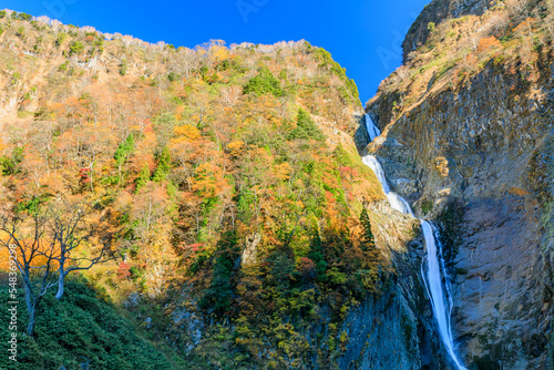 秋の称名滝 富山県立山町 Shomyo Falls in Autumn. Toyama Prefecture Tateyama town.