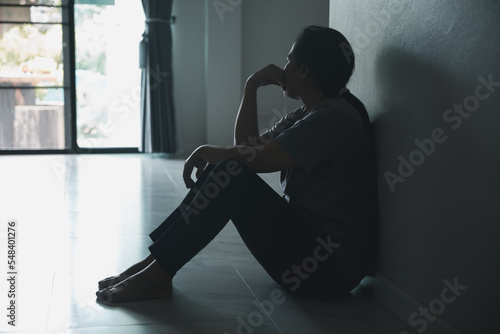Fotografia Schizophrenia with lonely and sad in mental health depression concept