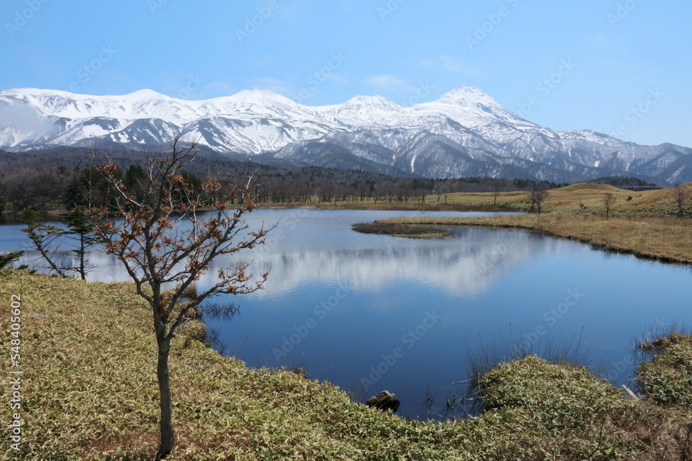 Fototapeta premium Shiretoko goko lakes with snow mountains in Hokkaido
