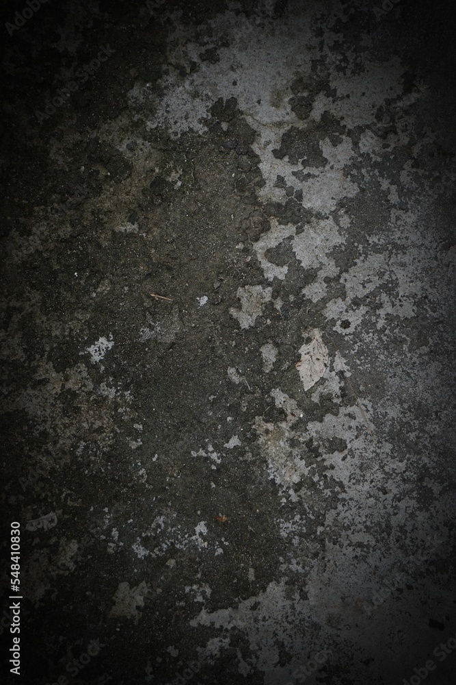 Obraz premium shadow of the old gray cement wall surface with cracks