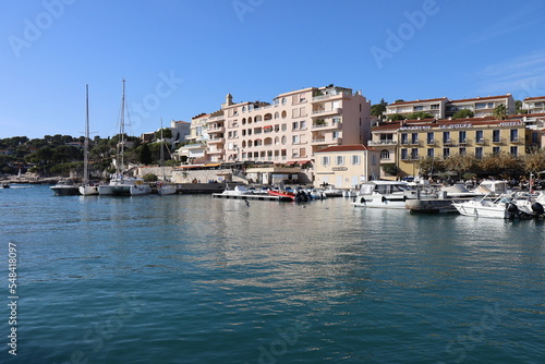 Le port, port de pêche, port de commerce et port de plaisance,  ville de Cassis, département des Bouches du Rhône, France © ERIC