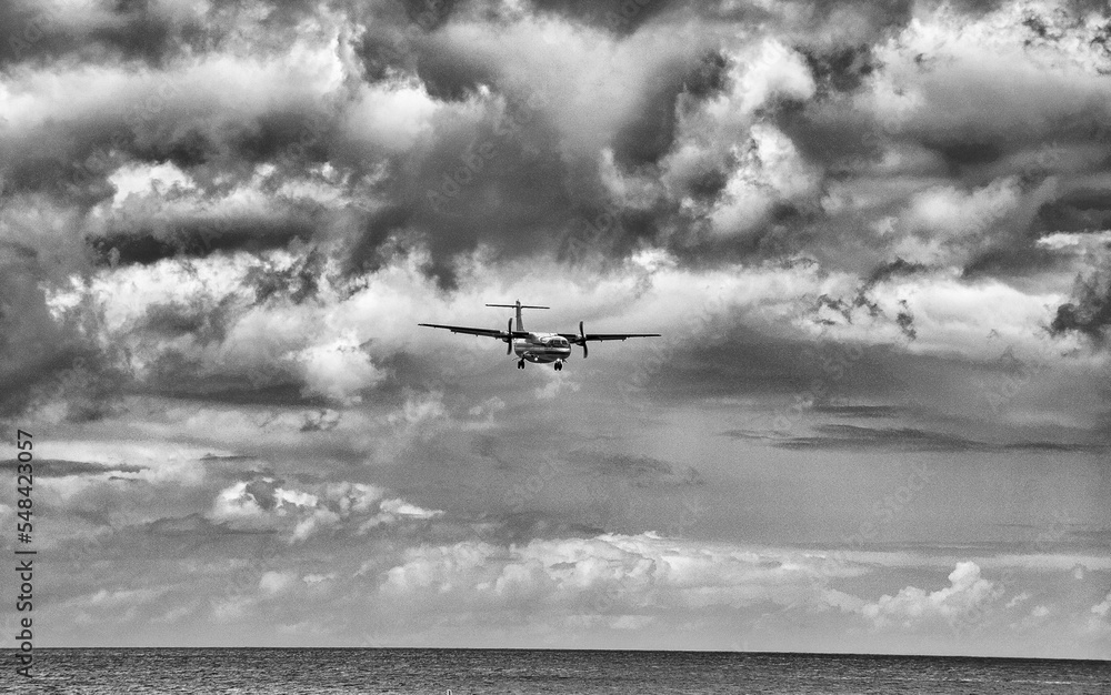 Obraz premium Maho bay in St Martin: one of the main attractions for plane spotters.