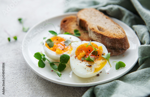Rye bread with boiled egg