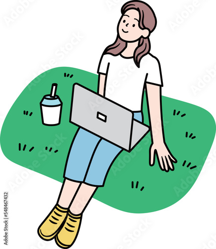 芝生に座りながらノートパソコンで仕事をしている女性のイラスト素材
