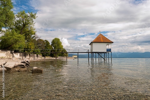 Fotobehang Green beach with Wooden boathouse on Lake Weissensee, Carinthia, Austria under c
